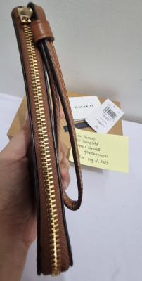 💯Original Coach Corner Zip Wristlet With Horse And Carriage Dot Print