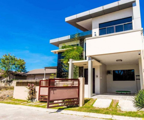4 bedroom house and lot in Collinwood Subdivision MACTAN CEBU for sale
