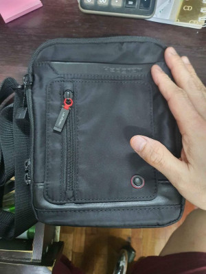 Hedgren sling bag for men