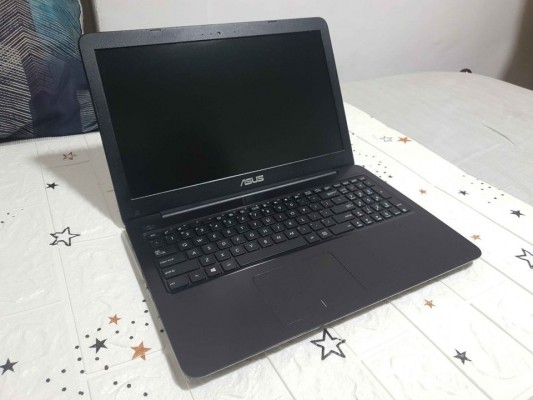 Asus core i7-7th generation 12gb ram GeForce 930MX 2gb videocard 2.90ghz