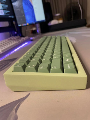 [SELLING] QK65 Green/Chroma Barebones (Repainted)