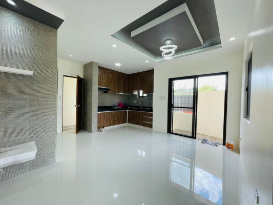 House For Sale in Greenwoods Exec Vill Pasig