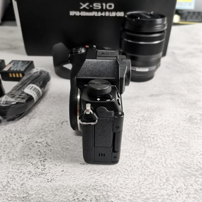 Fujifilm X-S10 Mirrorless Camera