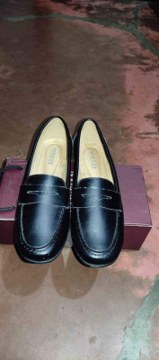 For sale parisian black shoes