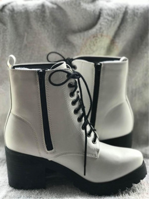 SHEIN Platform Chunky Heel Booties