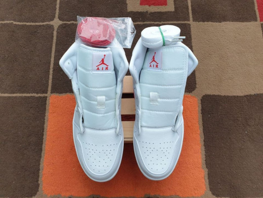 Air Jordan 1 Mid University Red