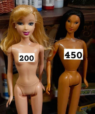 Disney dolls/ Barbie (fashion fever/collector doll)