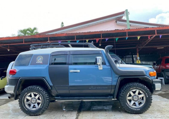 2014 TOYOTA FJ CRUISER 4X4