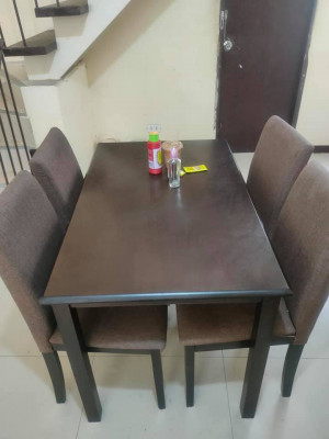 SELLING PRELOVED DINING TABLE SET