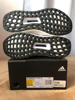 Adidas Ultraboost 5.0 DNA Size US 9