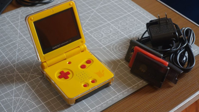 GAMEBOY ADVANCE SP PIKACHU