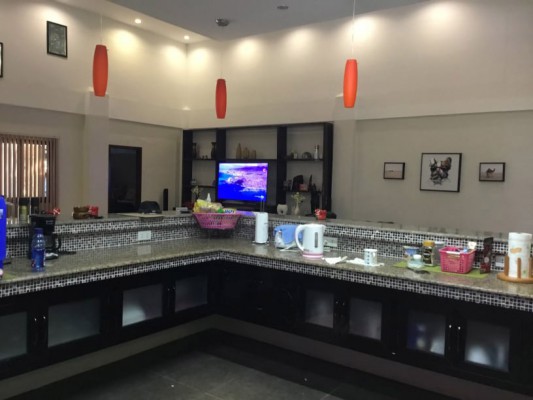 BIG HOUSE & LOT WITH POOL for sale-BAY LAGUNA