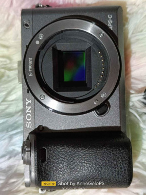 SONY A6000 MIRRORLESS CAM. 7k SHUTTER COUNT