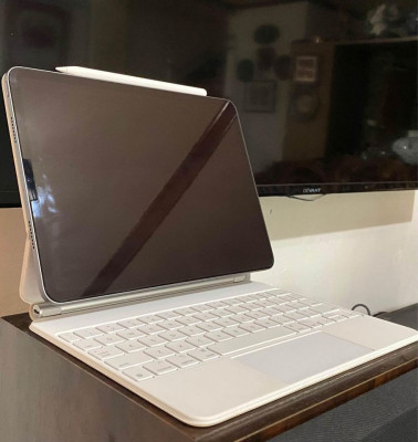 For Sale: iPad Pro M1 11-inch, Space Gray, 128GB + Magic Keyboard(2nd gen) + App