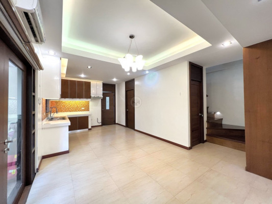 Charming Stand Alone Modern Townhouse for Sale in Paco, Manila
