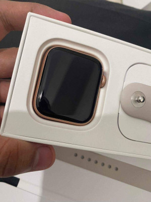 Preloved Apple watch SE GPS Aluminum