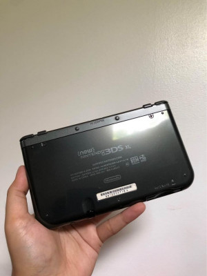NEW Nintendo 3DS XL with Box