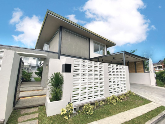 Bright & Airy House and Lot for Sale In Las Villas De Manila Subdivision