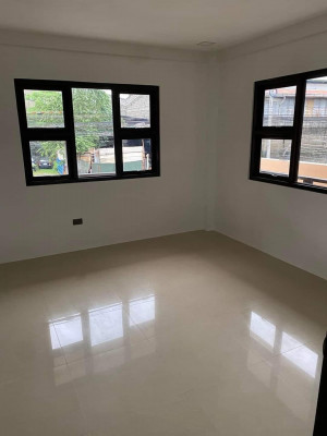 HOUSE AND LOT FOR SALE with Commercial Space