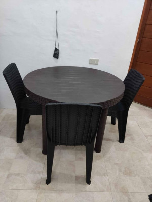 Used Round Plastic Dining Table with 3 Chairs