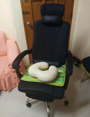 Office chair w/ Footrest