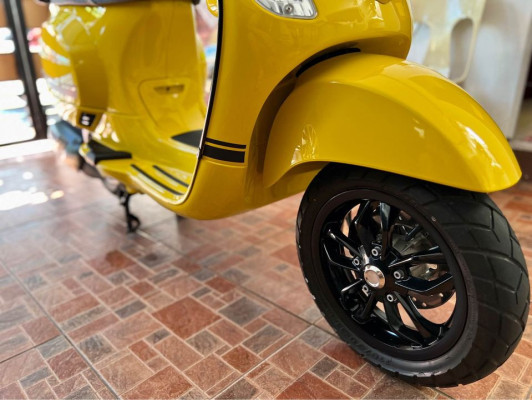 2022 Vespa s125