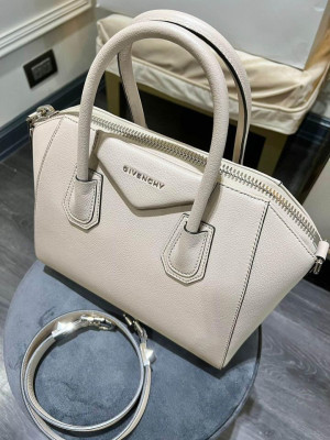 GIVENCHY ANTIGONA AUTHENTIC