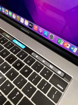 MacBook Pro 15inch Core i7 32GB 2018 256GB Retina TrueTone TouchBar ID DualGraph