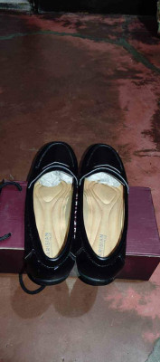 For sale parisian black shoes