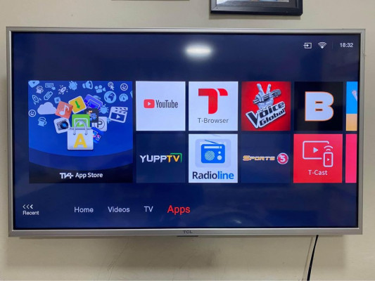 TCL 40” UHD 4K Smart TV w/ Youtube & Netflix