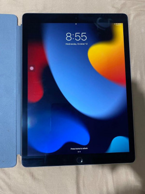 iPad Pro 12.9 Inch 2017 with magic keyboard