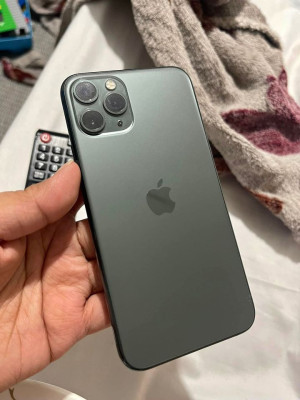 Iphone 11 pro 64gb factory unlock with issue