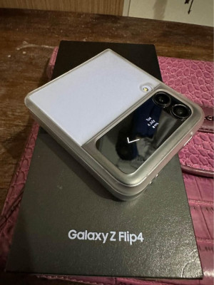 Samsung Galaxy Z Flip 4