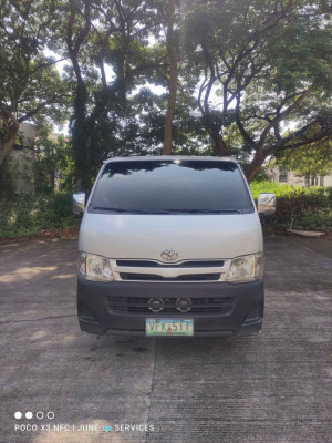 2013 Toyota hiace commuter