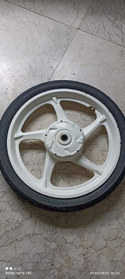 Original Yamaha white YMVN secondhand mags with tires for Mio Nouvo