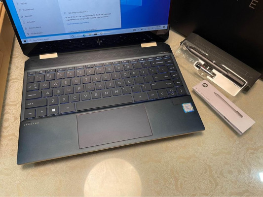HP SPECTRE x360 i7 8th Gen 8gb 512ssd
