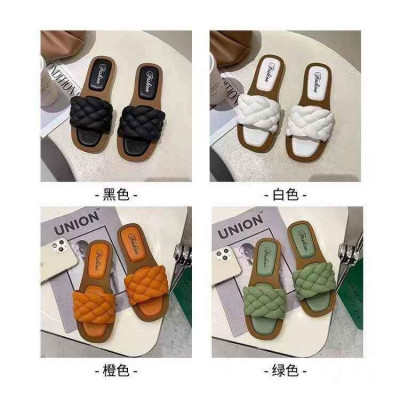 Flat sandal