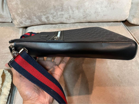 Gucci GG Supreme Black Sling Bag Men