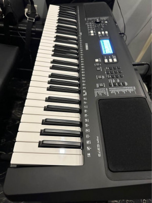YAMAHA PSR-E373