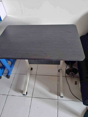 Movable table black