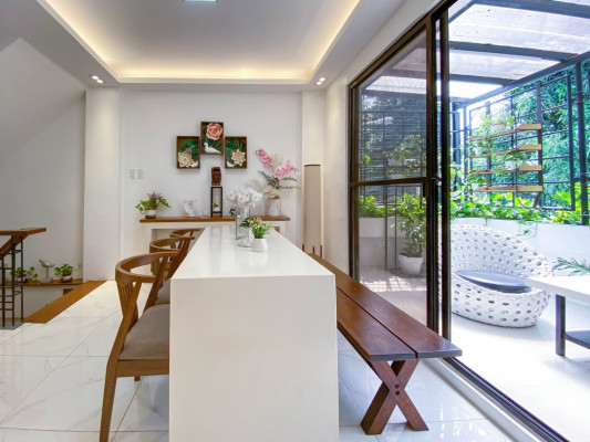 ⁣Rare Modern Contemporary house for sale in Mandaluyong City ⠀