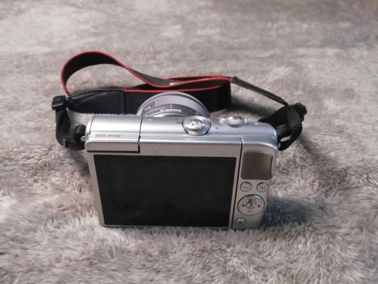Canon Eos M100