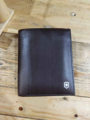 Preloved Victorinox Genuine Leather Trifold Wallet