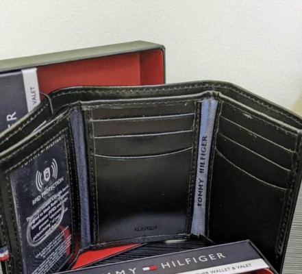 Tommy Hilfiger men’s wallet