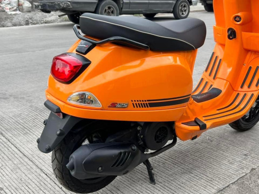 Vespa S125 orange