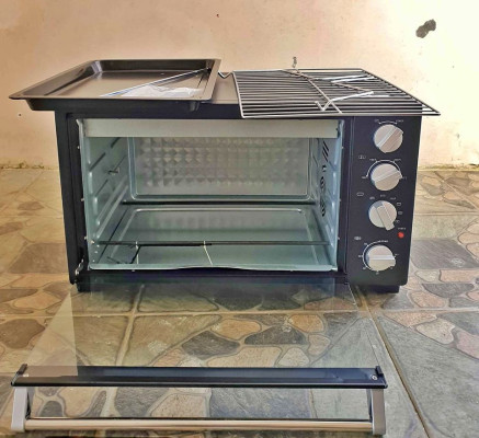 Baking/Cooking Oven (Living Direct) New