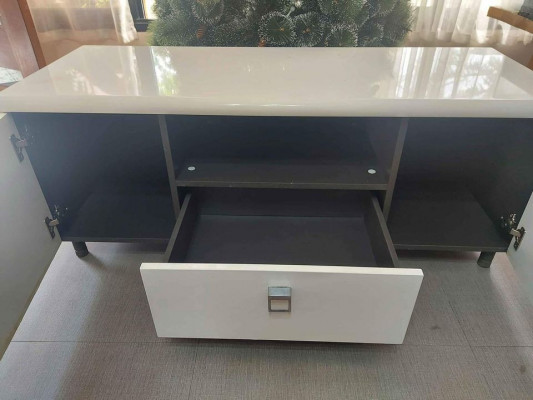 TV Console (glossy white fine wood)