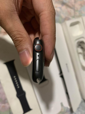 Selling apple watch series 4 44mm LTE/GPS VERSION!!