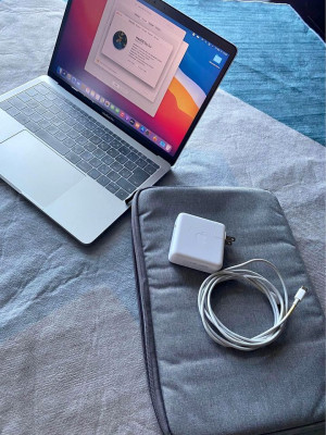 Macbook Pro 2017 13-inch 16GB (storage 500GB)