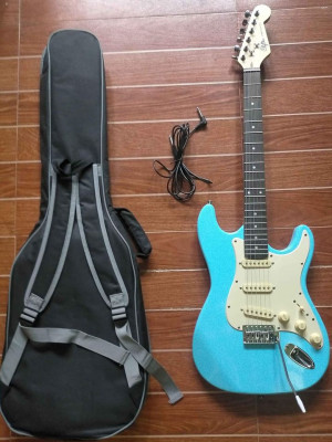 SALE! CLIFTON EGUITAR(INDIE COLOR SKYBLUE) ALMOST NEW .WITH PADDED CLIFTON GIGBA